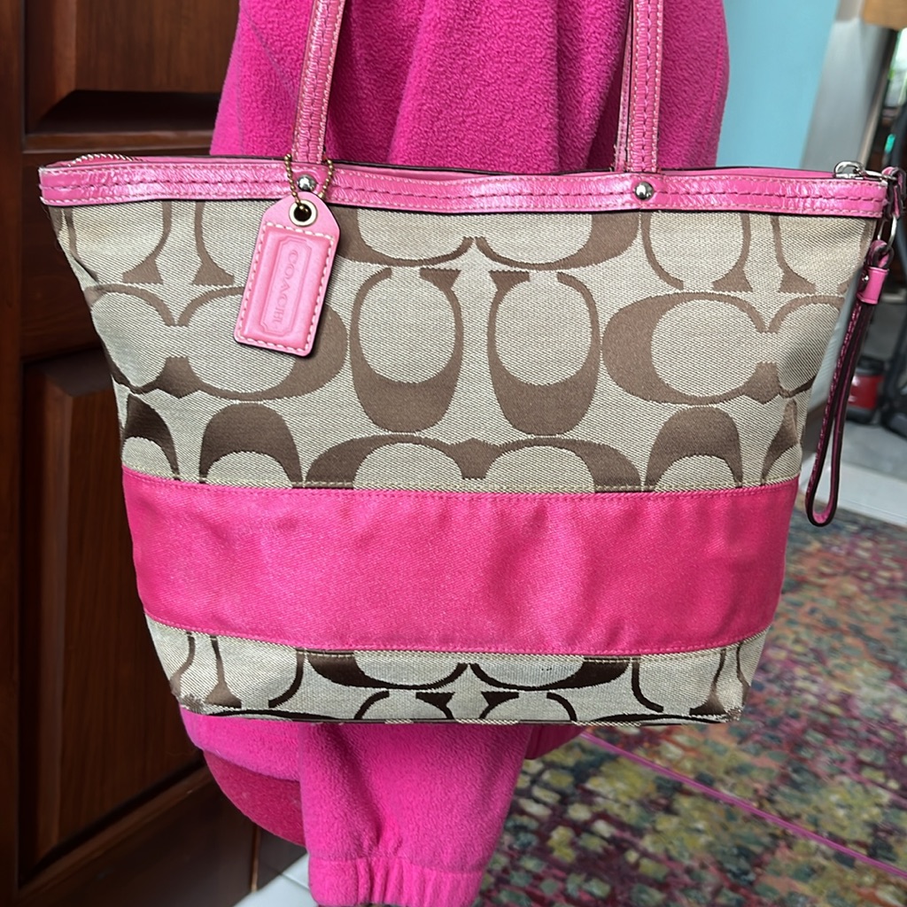 バッグ Vintage Coach Clip Pink Bag Signature ❗️ 𝑺𝑶𝑳𝑫 RARE Coach Mini Hampton Clip Bag in Pink Authentic